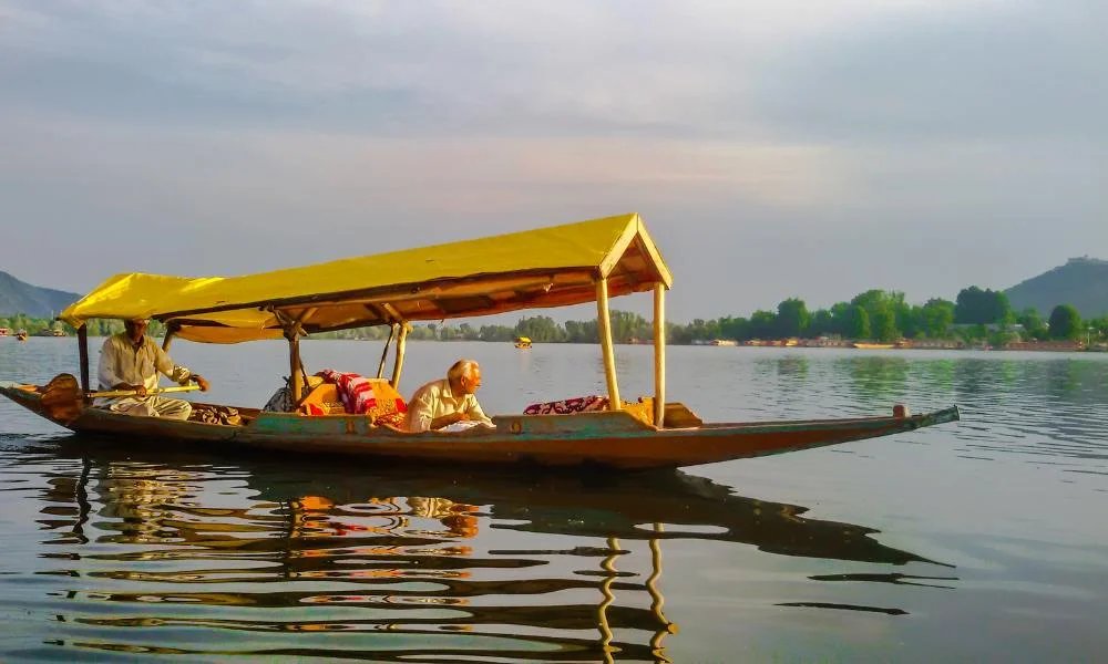 Family Tour to 3-Jewels of Kashmir